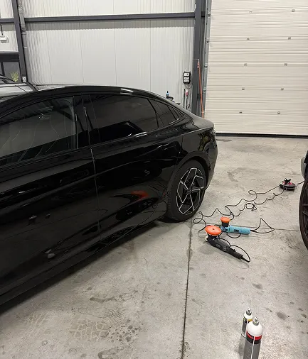 BYD auto polieren met exenterische machine